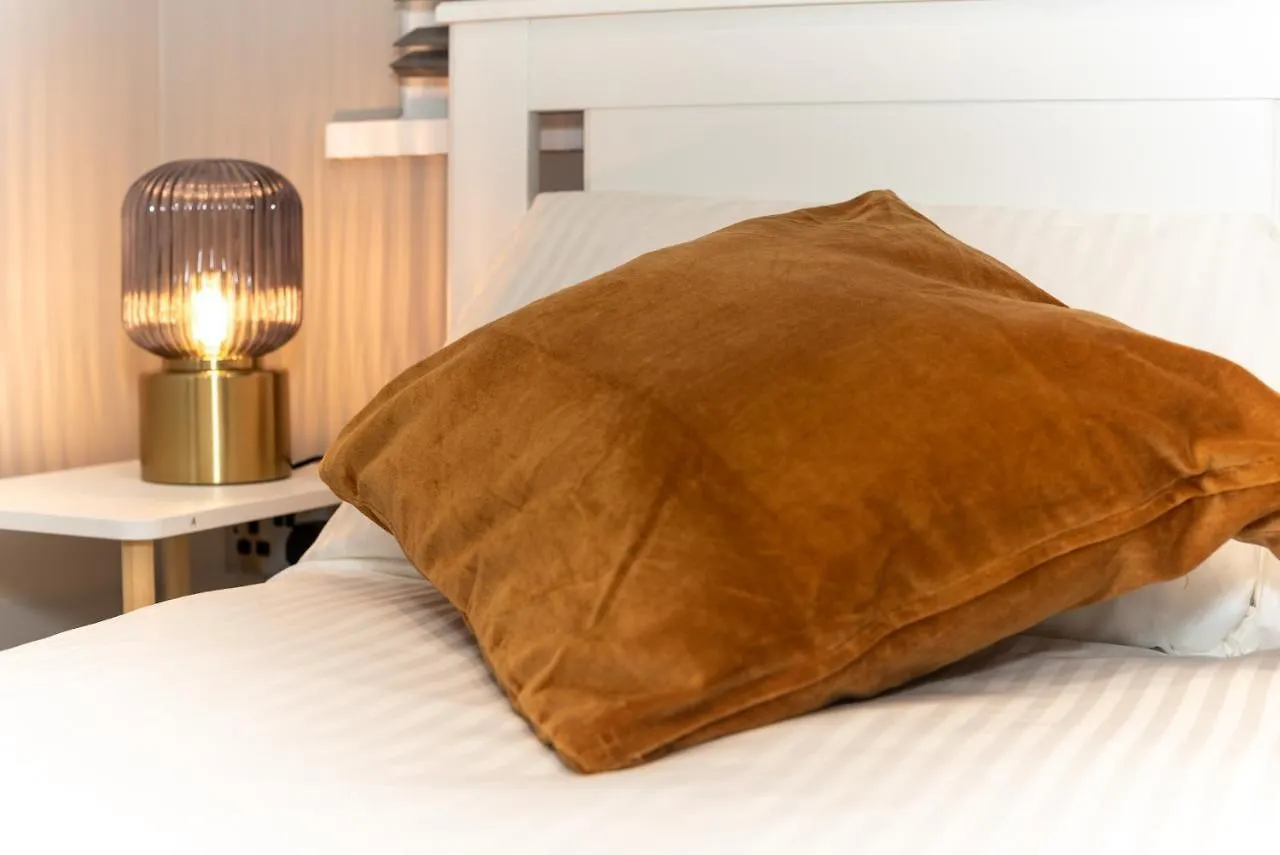 Cosy Retreat With Views Of Brighton City And Sea 0*,