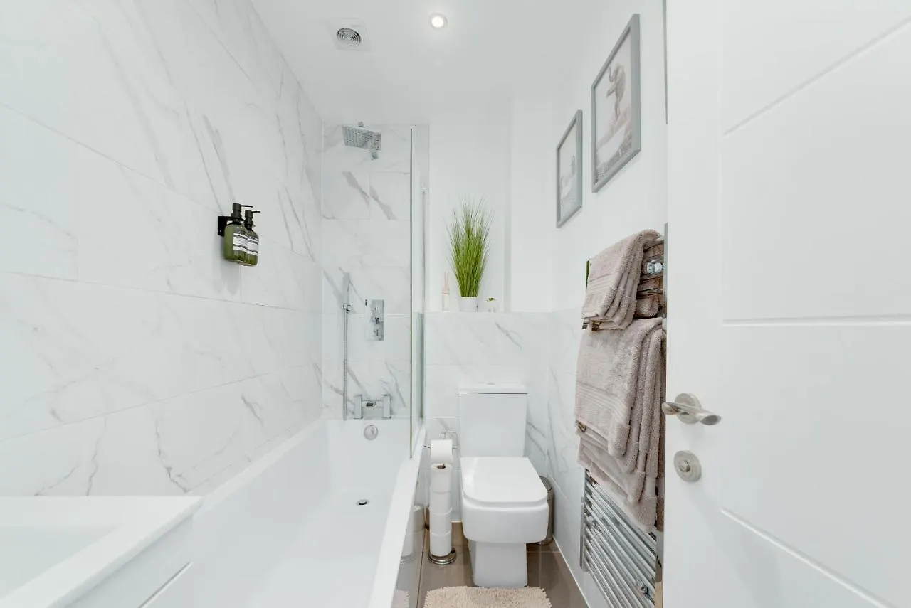 Cosy Retreat With Views Of Brighton City And Sea